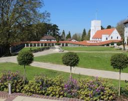 Downe House Summer School