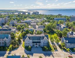 Queen's University (QU)