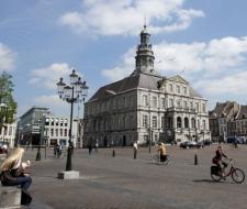 Maastricht University (UM)