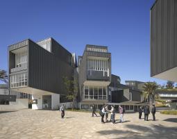 Universidad Adolfo Ibáñez (UAI)