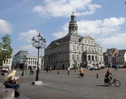 Maastricht University (UM)