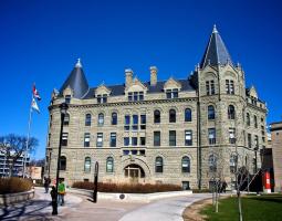 University of Winnipeg (UofW)