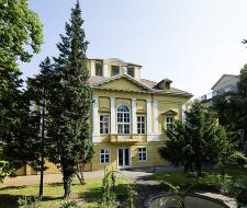 Lauder Business School