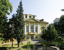 Lauder Business School