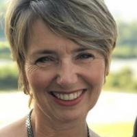 Expert Henrietta Lightwood