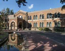 Hitotsubashi University