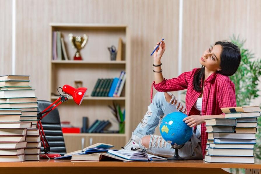 Free weeks for studying and accommodation from FLS International Language Schools