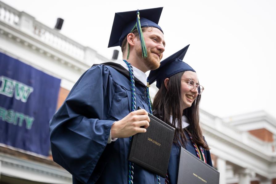 Discounts for studying in INTO Drew University in New York for foreign students