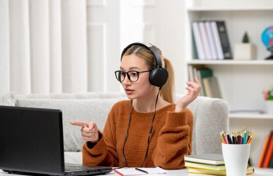 How does an online bachelor's degree work?