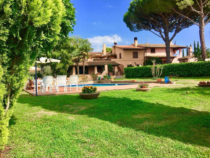 Registration began at the summer language camp of Canadian Island for teenagers in Tuscany