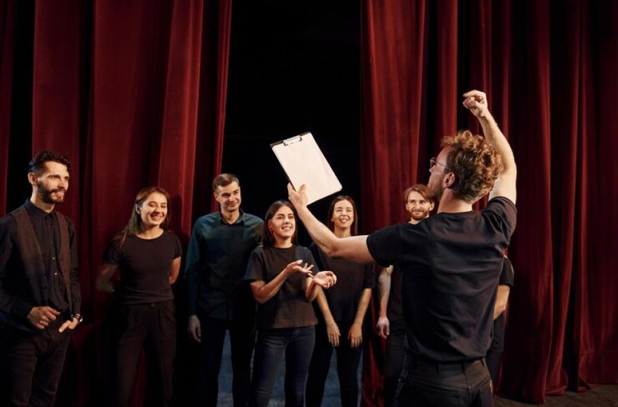 Summer courses in theater and music in England
