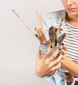 Is it worth getting a creative specialty? Let's analyze the main pros and cons