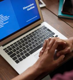 Why it is worth transferring your child to online learning: several good reasons