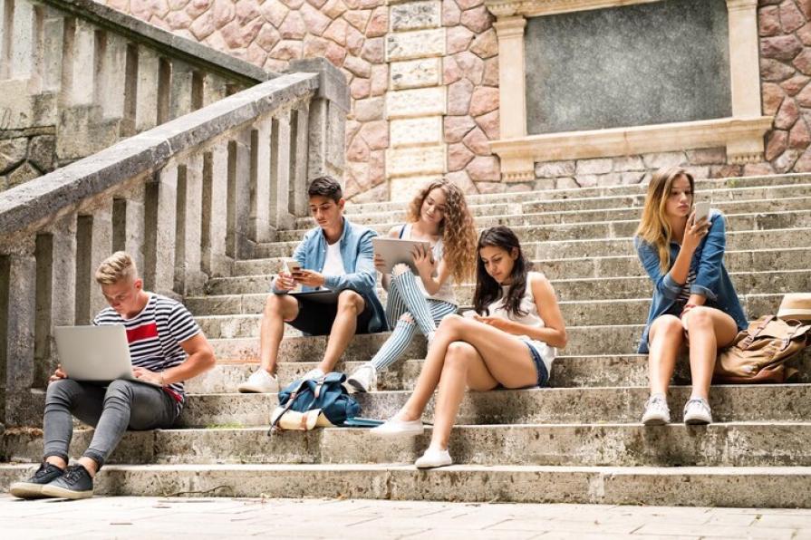 Malta pays cheques for foreign students to study fees