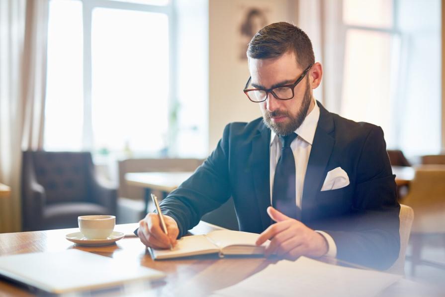 Education in England UK: how to become a lawyer?