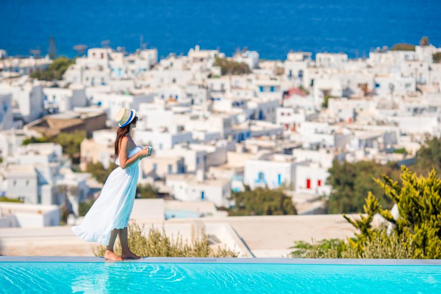 How to behave properly on vacation in Greece