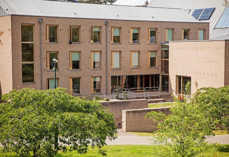 TOP-24 Boarding Schools in London Suburbs 2026 Rankings