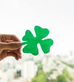 Cons of living in Ireland: difficult immigration to the Emerald Isle