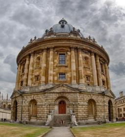 FAQ: How many colleges are owned by Oxford?