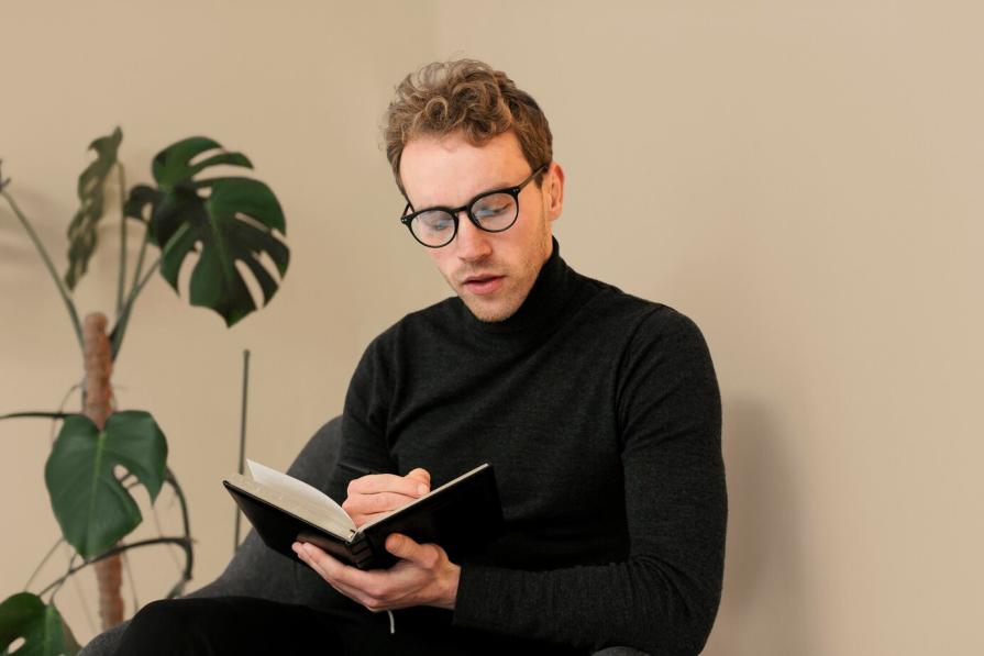 Best books about successful people: outstanding modern biographies