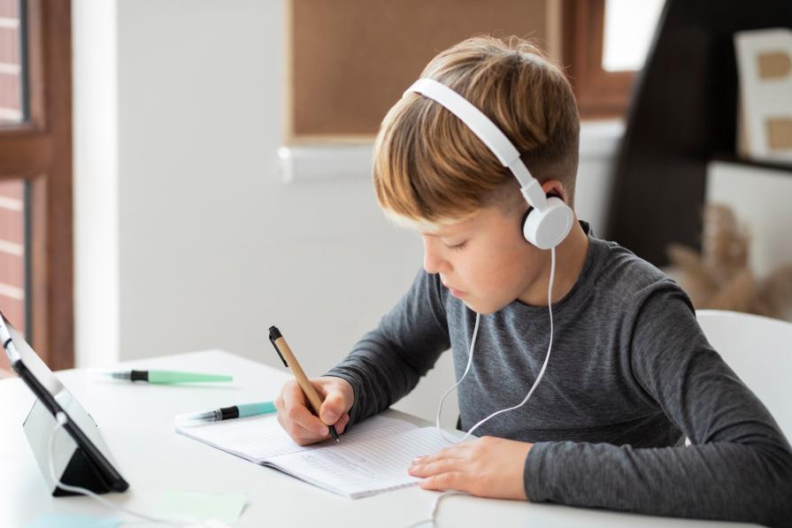 In Britain, the school curriculum will include not only paper, but also audiobooks