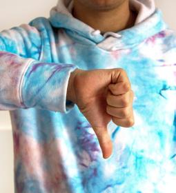 Hotel check-in principles: who gets the worst room?