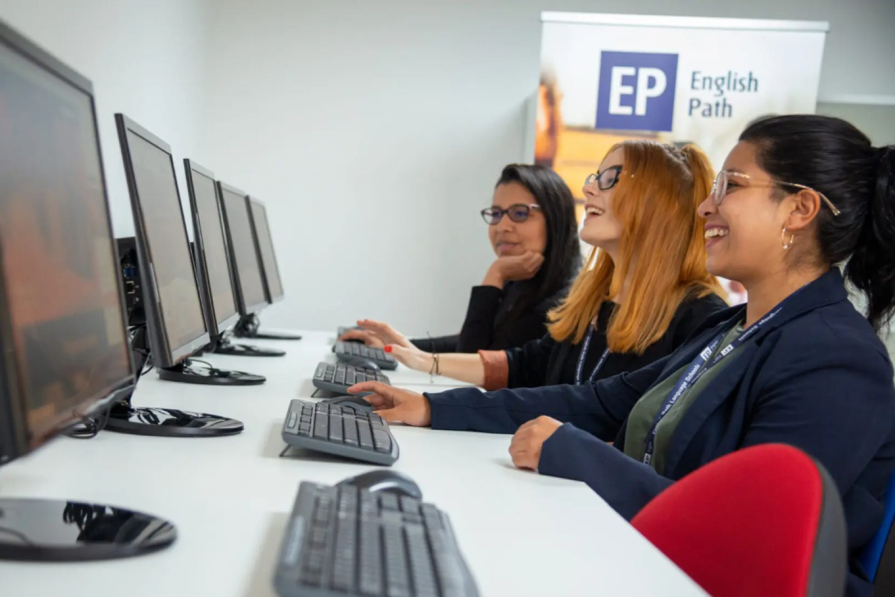 English Path offers great bookings for the whole of 2025: discounts of up to 45%!