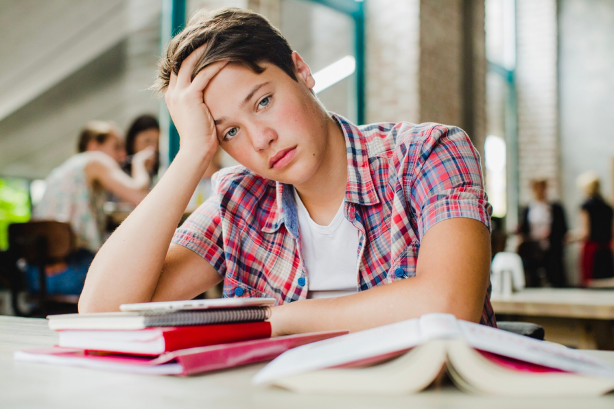 4 problems that prevent a teenager from studying well