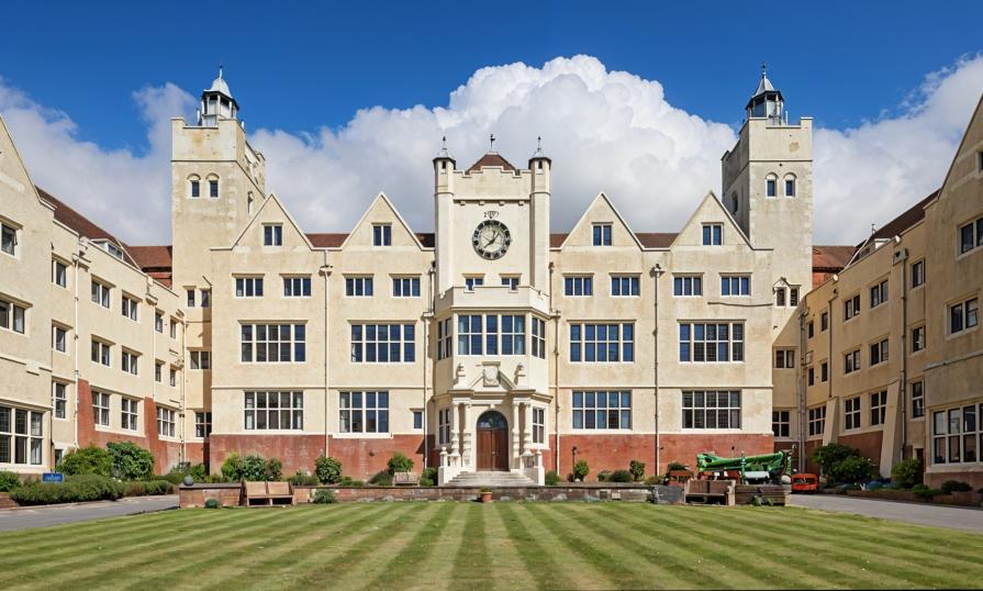 Best schools in Brighton for international students