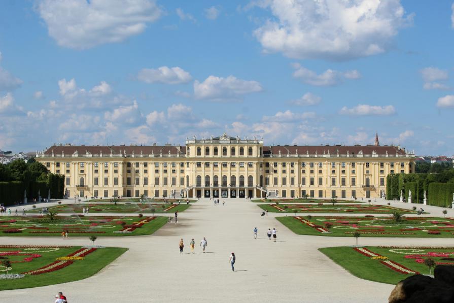 Schönbrunn Palace: one of the most important tourist sites in Austria