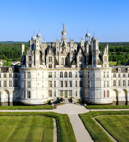 Chambord Castle: Italian style in the center of France