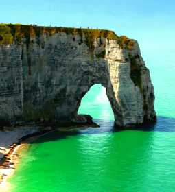 Etretat: snow-white cliffs from the paintings of the Impressionists