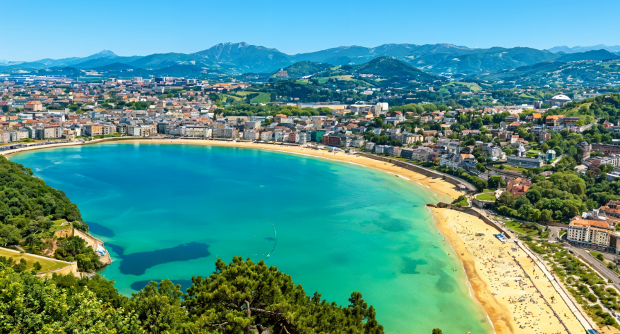 La Concha - sandy beach of sunny Alicante