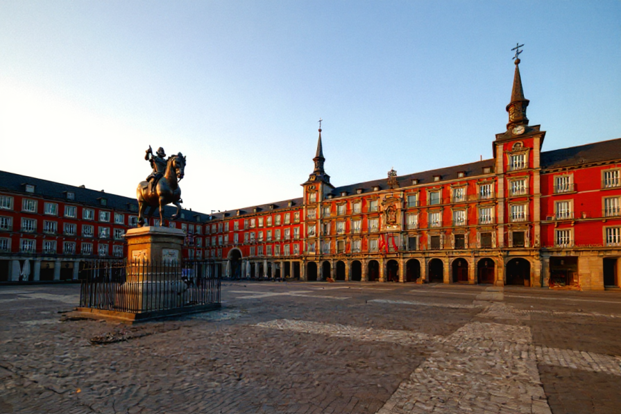 Plaza Mayor: historic square in the center of Spain