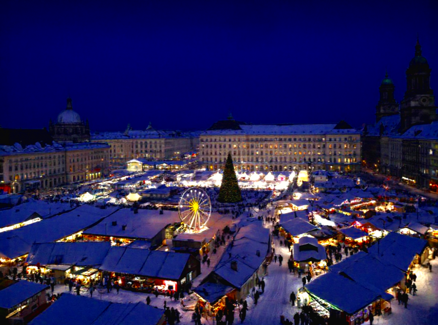 Striezelmarket - the oldest Christmas market in Germany