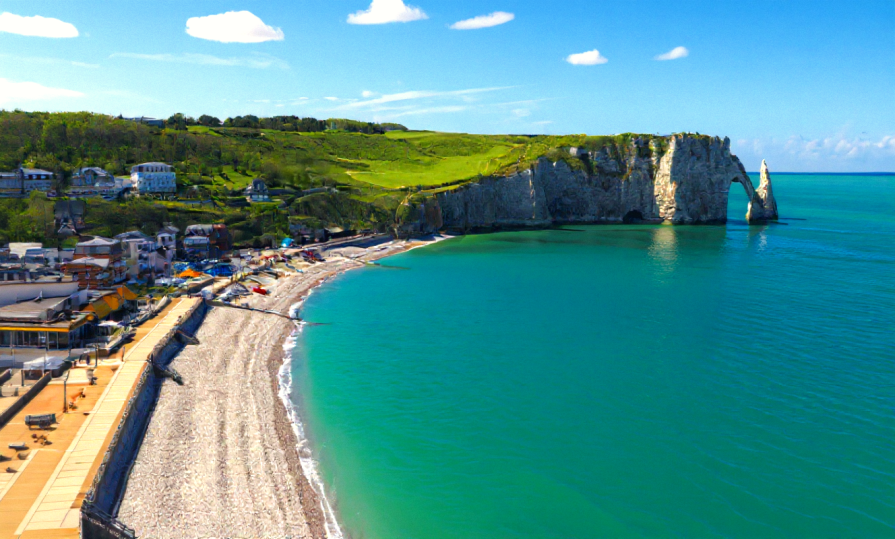 Etretat: snow-white cliffs from the paintings of the Impressionists