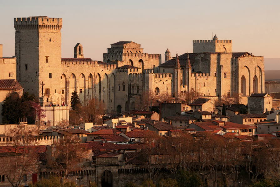 Palace of the Popes in Avignon: a century-long “visiting session” of popes