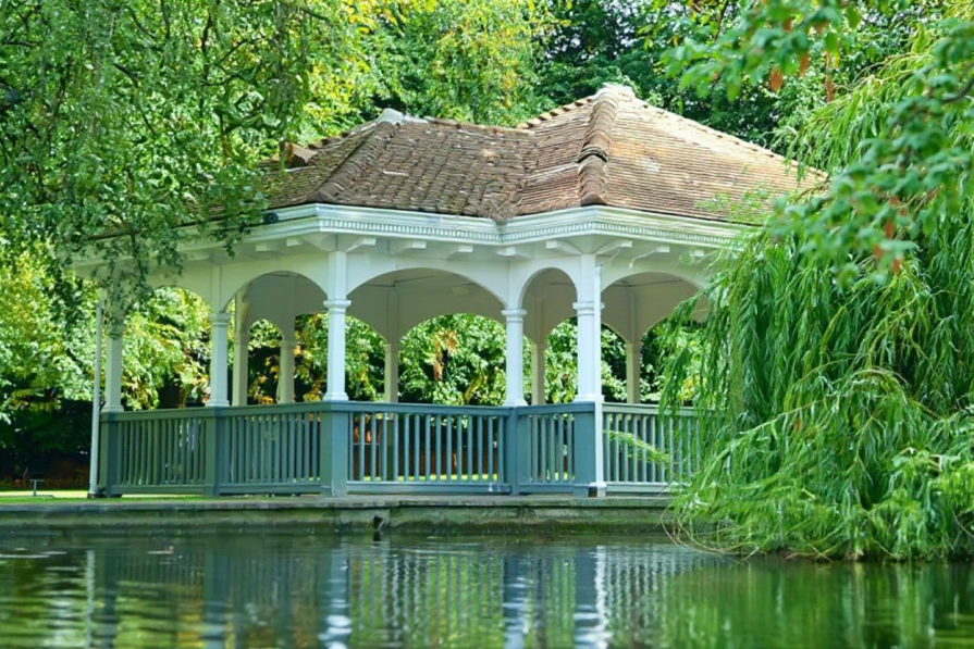 St Stephen's Green - a green place in the city center