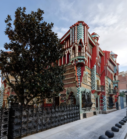 TOP-3 fabulous projects by Antonio Gaudi that will take your breath away!