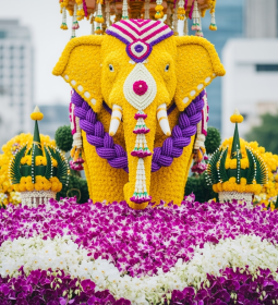 Flower festival in Thailand: tropical paradise for the queen of flowers