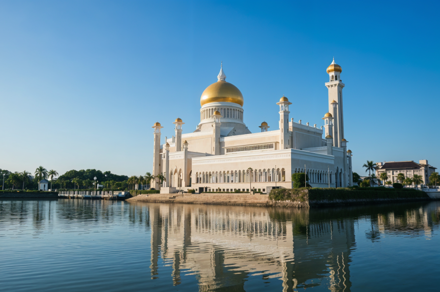 TOP-7 most luxurious royal residences